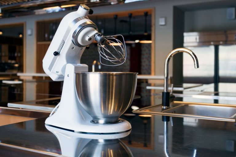 Tips on Buying Stand Mixers for Baking Enthusiasts