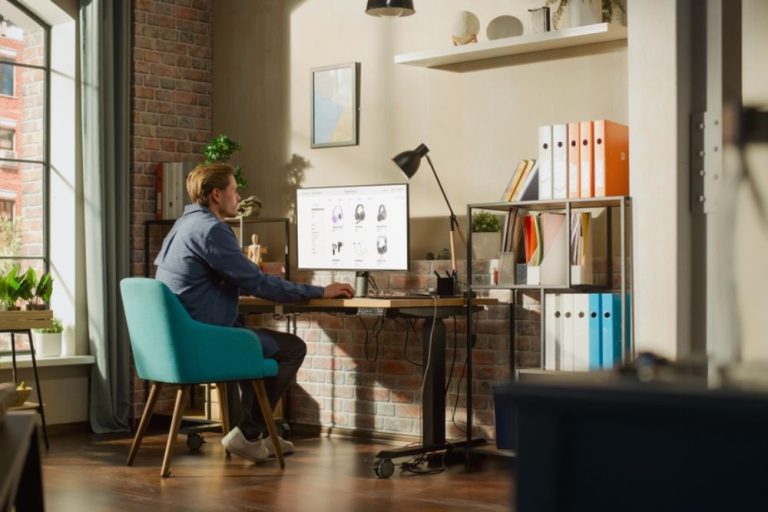 Where to Buy and Sell Pre-Owned Electronics