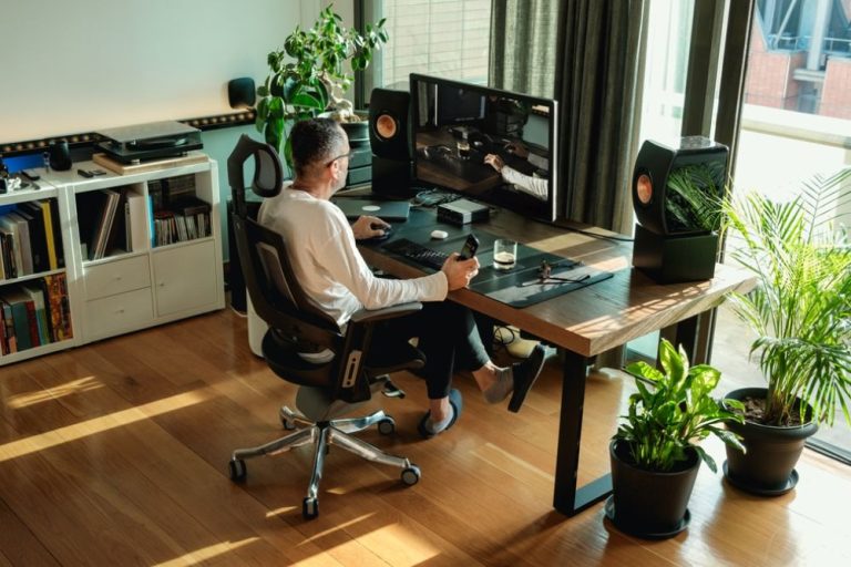 Budget Tips for Building a High-Tech Home Office
