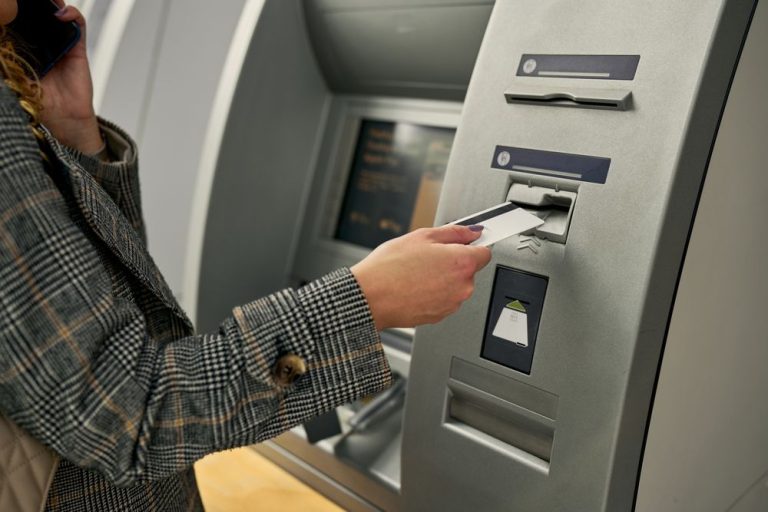 Top Debit Cards for International Travel and No-Fee Withdrawals
